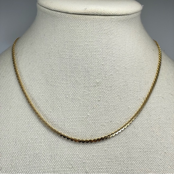 Vintage Monet Signed Gold Tone Dainty Damascus Chain Necklace Simple Elegant - Picture 1 of 7